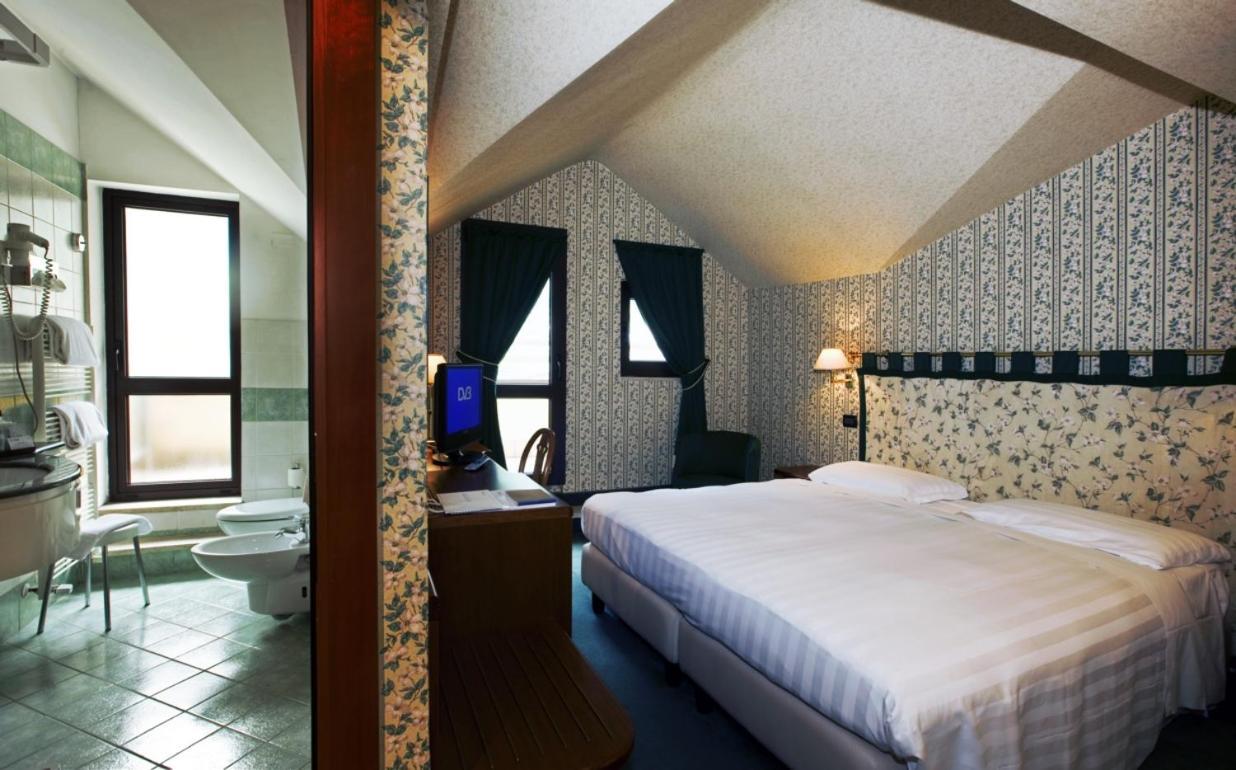 丽兹阿瓜嘉尔梅温泉酒店 Boario Terme 外观 照片