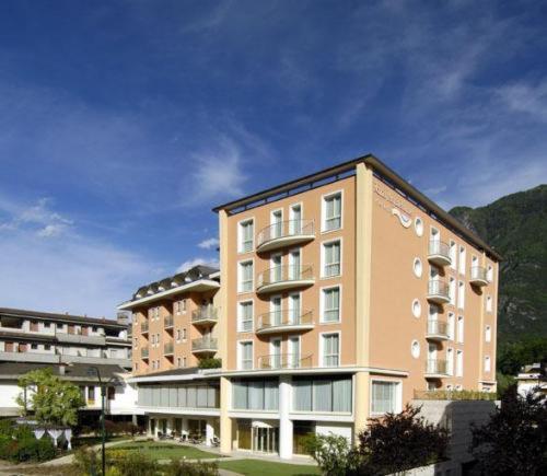 丽兹阿瓜嘉尔梅温泉酒店 Boario Terme 外观 照片