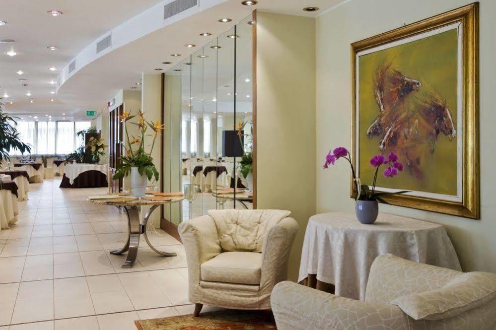丽兹阿瓜嘉尔梅温泉酒店 Boario Terme 外观 照片
